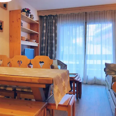 Apartment Familial, Idealement Situe, 2 Pieces, Balcon, Animaux Acceptes, - Fr-1-182-69 *